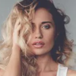 Comment définir vos cheveux bouclés ? Méthodes rapides et faciles.