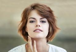 Comment Choisir la Coupe de Cheveux et la Coiffure Adaptée à la Forme de Votre Visage?