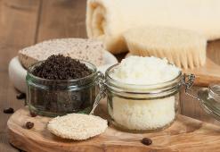 Gommage pour le corps fait maison - La meilleure recette pour une peau douce et soyeuse [DIY]